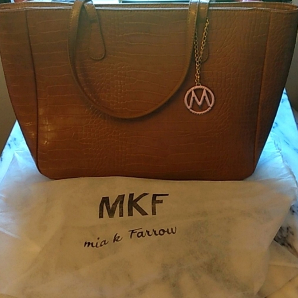 Mia K Farrow Shoulder Bag